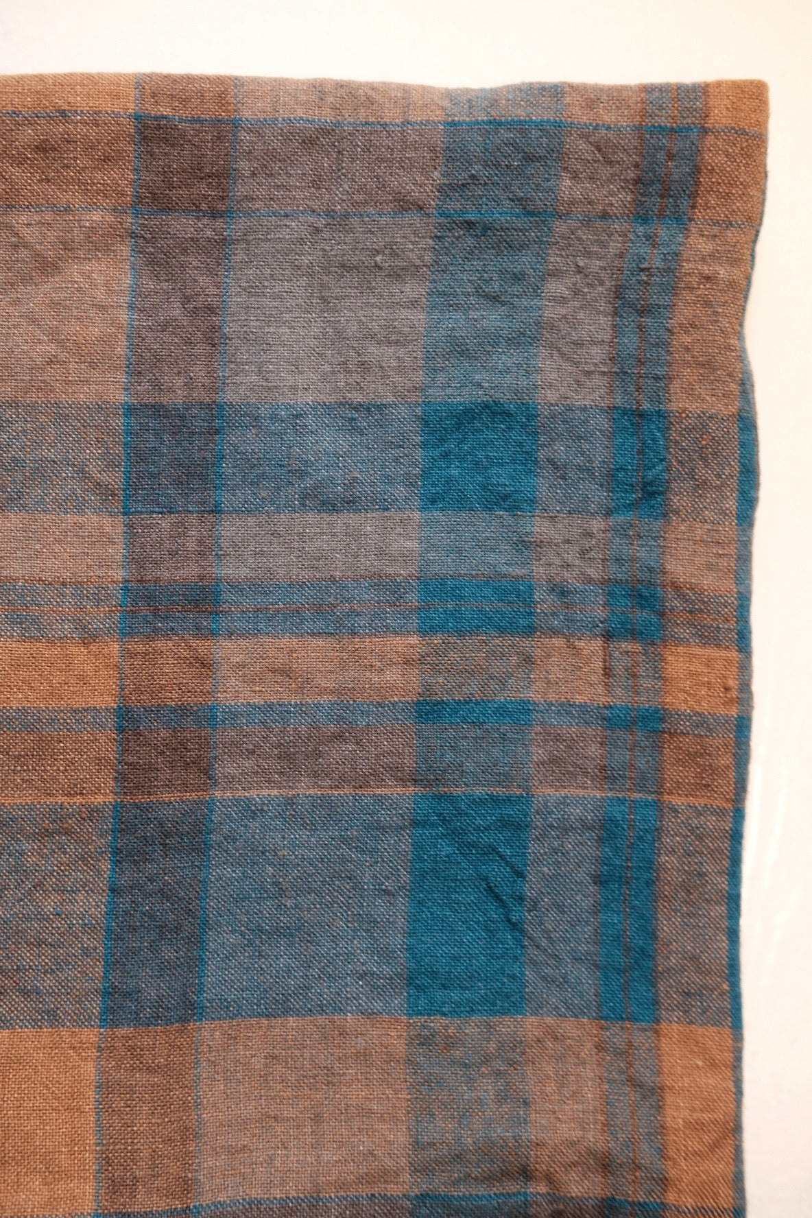 Pudevår • Hør • 50x70 cm • Tartan Bleu Paon